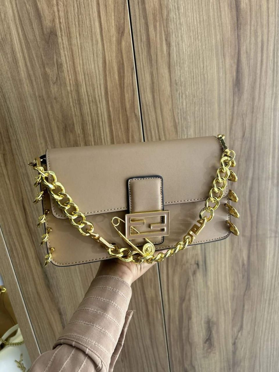 فِندي (FENDI)