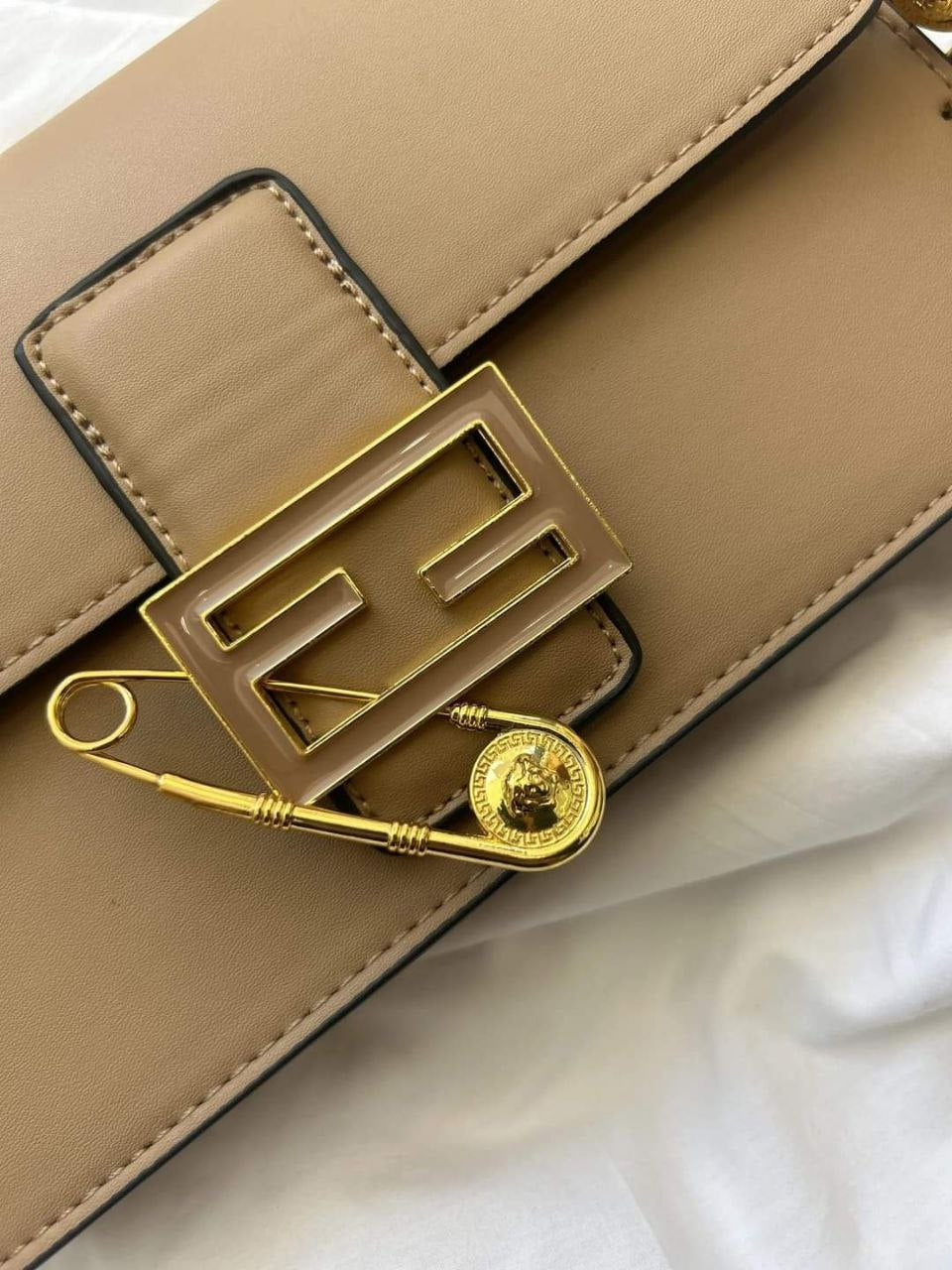 فِندي (FENDI)