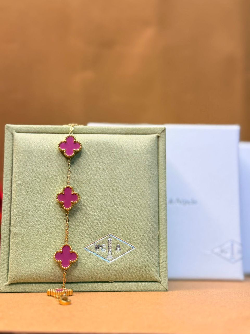 اساور ڤان كليڤ كل الالوان