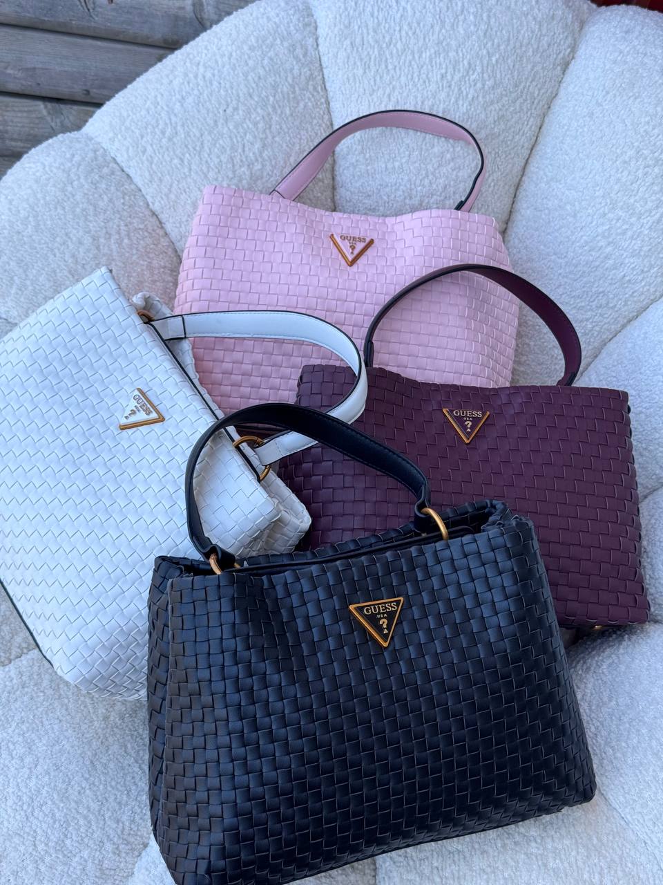 شنط منGuess