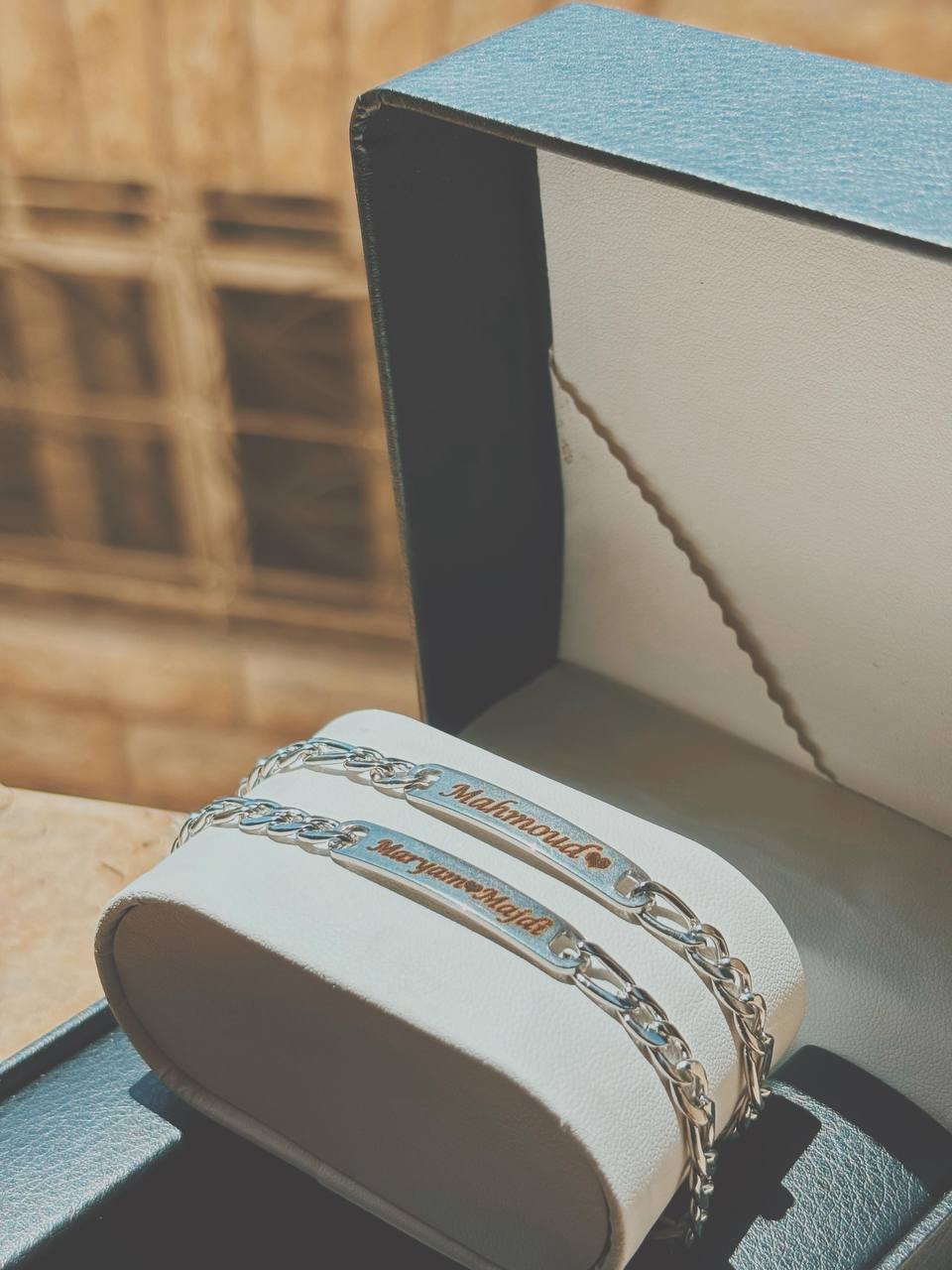 اساور شبابية