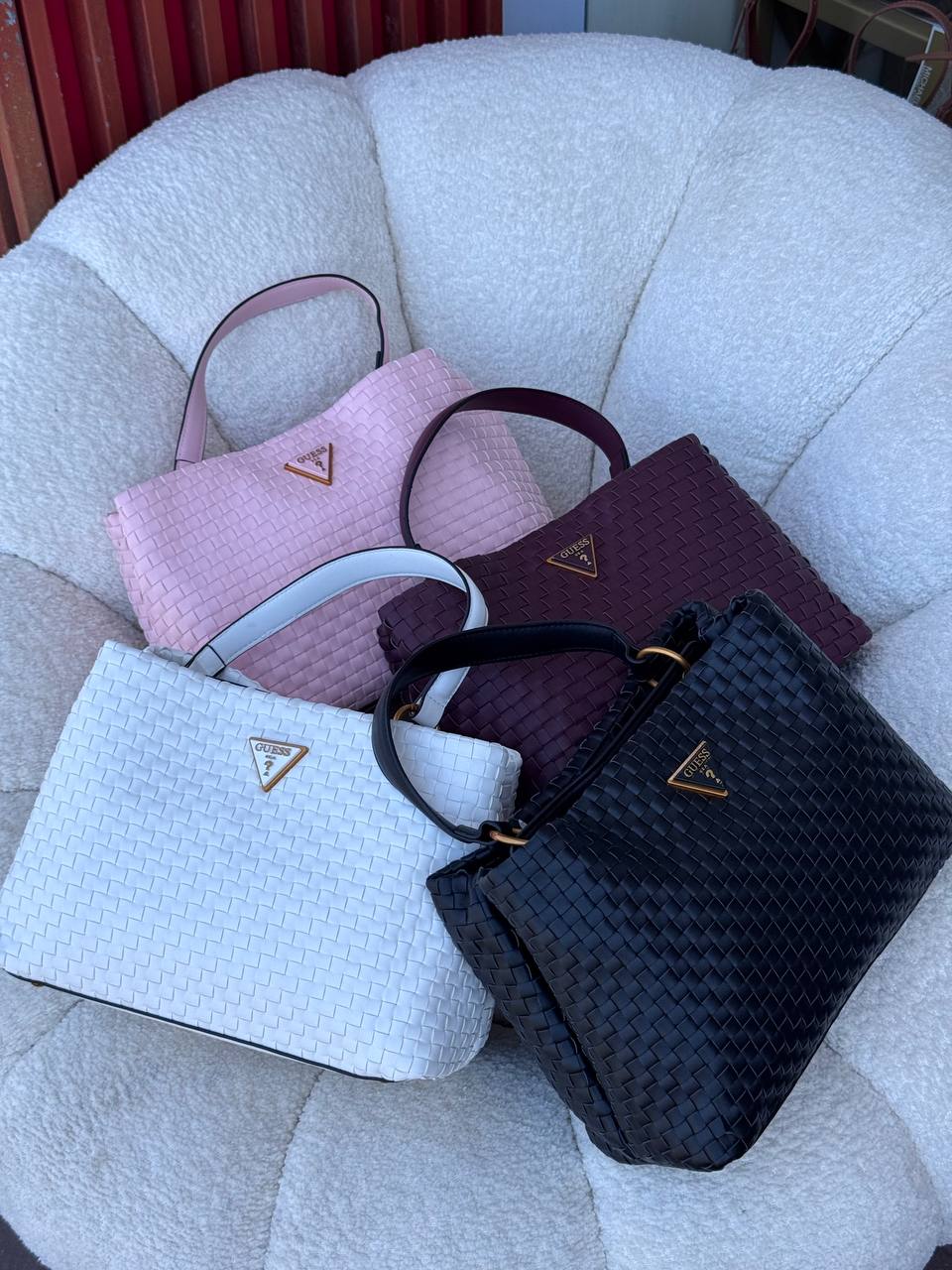 شنط منGuess