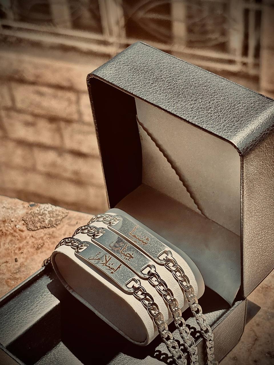 اساور شبابية