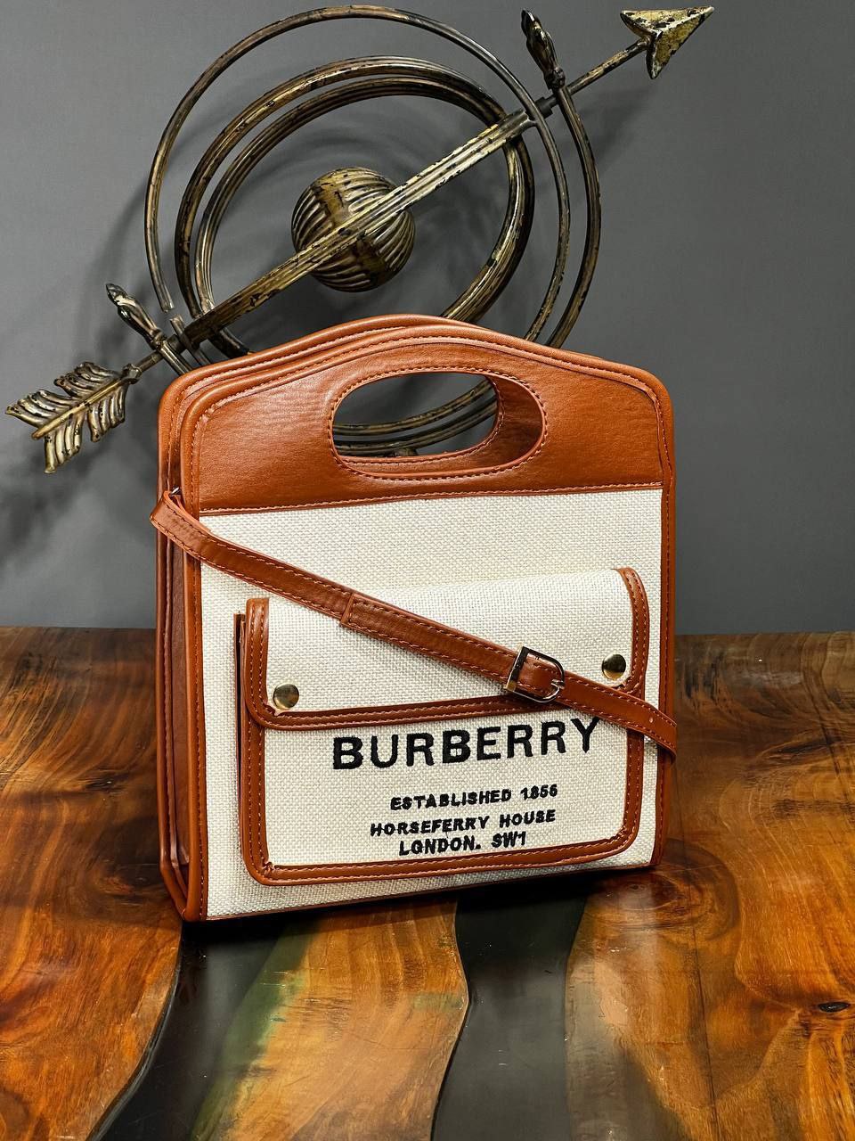Burberry شنط
