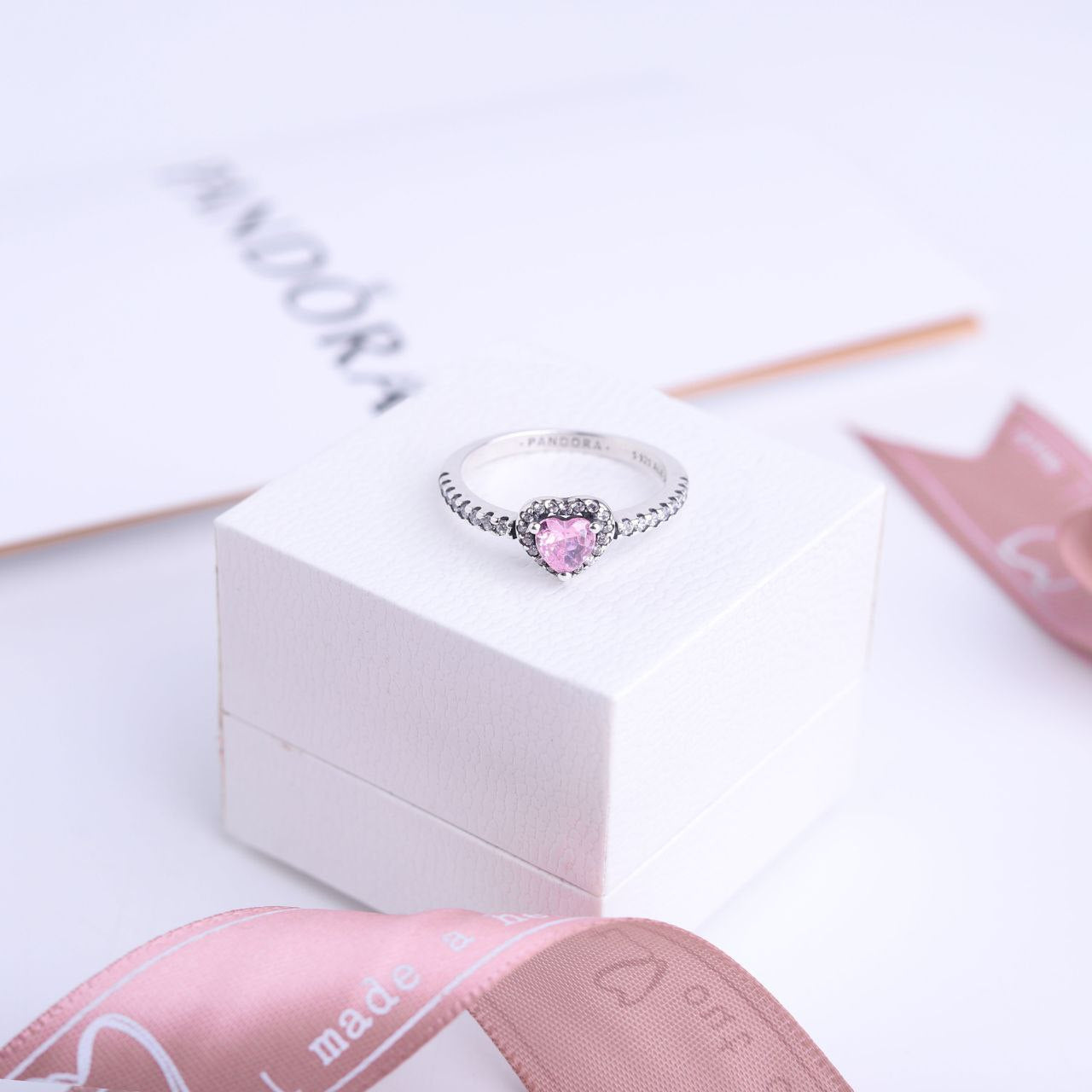 PANDORA RING 💍🔐 
شامل تغليف باندورا