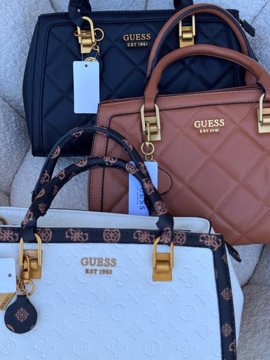 شنط من Guess