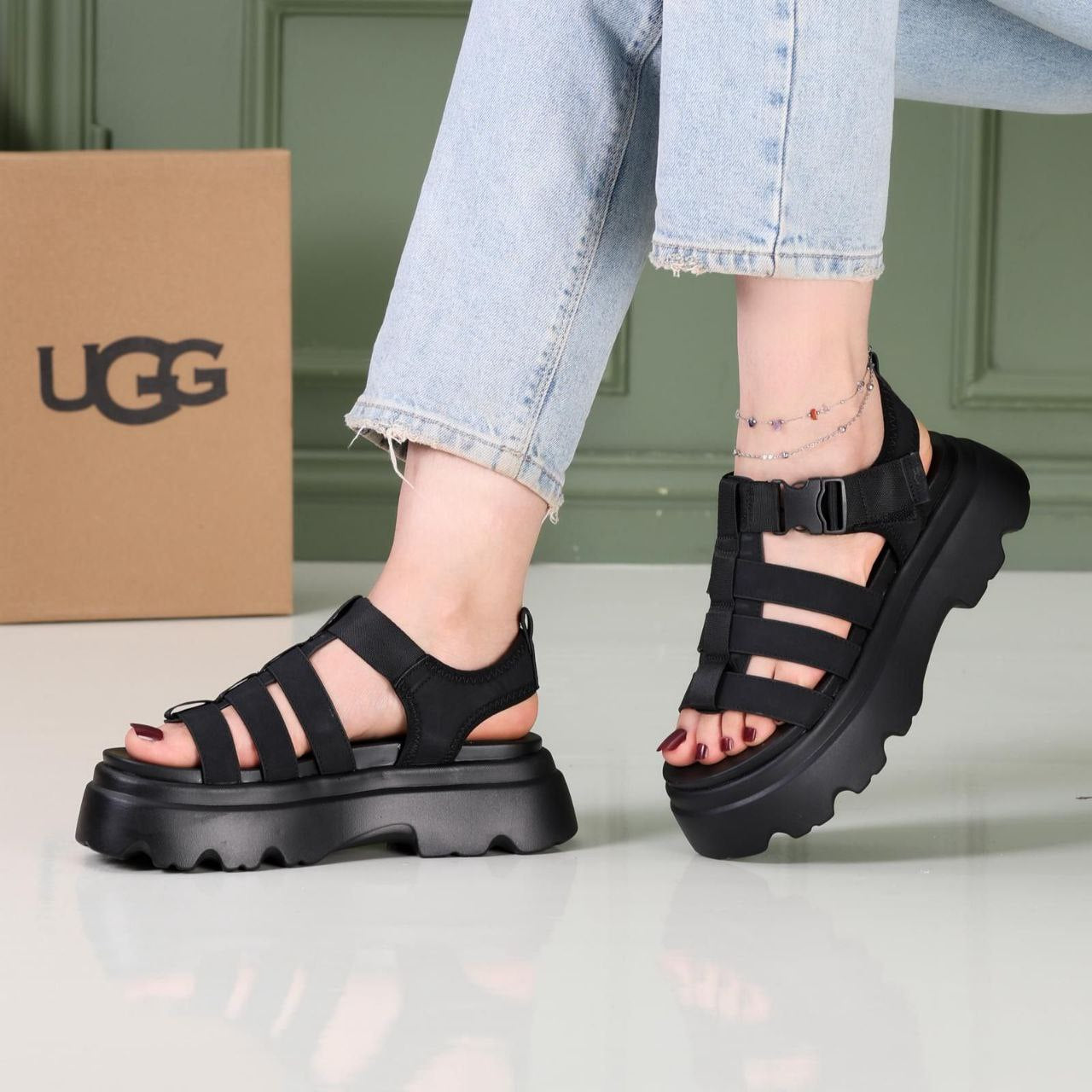 UGG