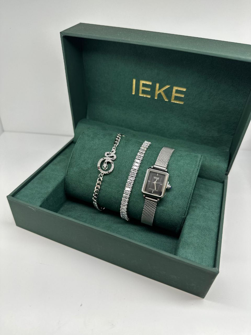IEKE طقم