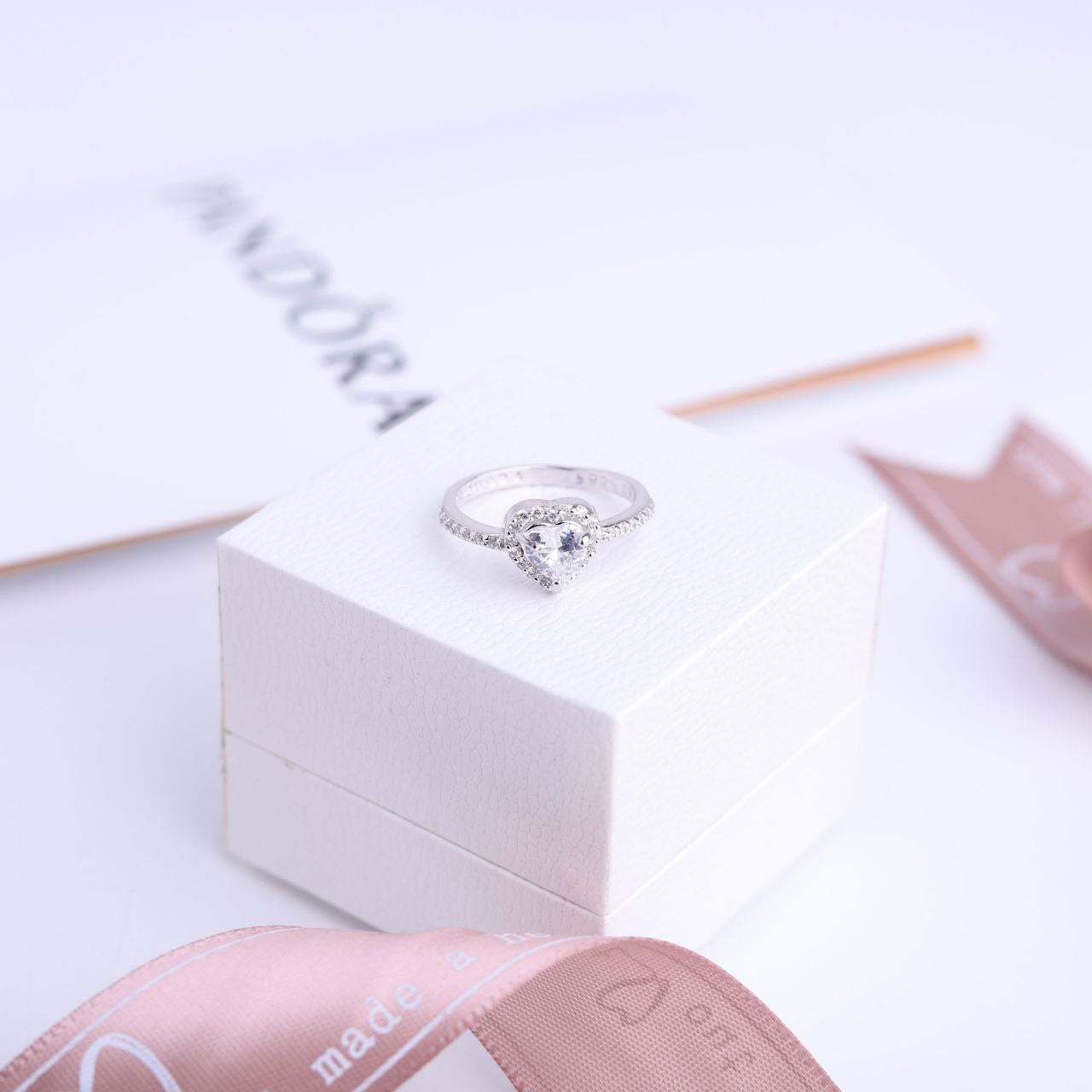 PANDORA RING 💍🔐 
شامل تغليف باندورا