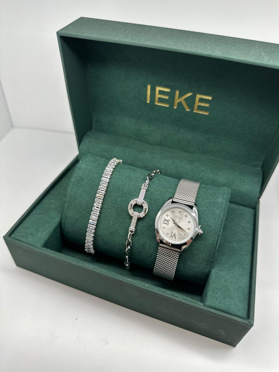 IEKE طقم