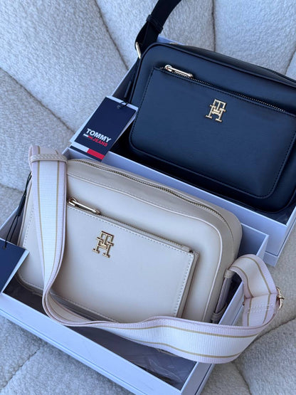 Tommy شنط من