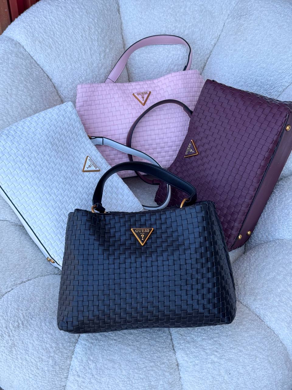 شنط منGuess