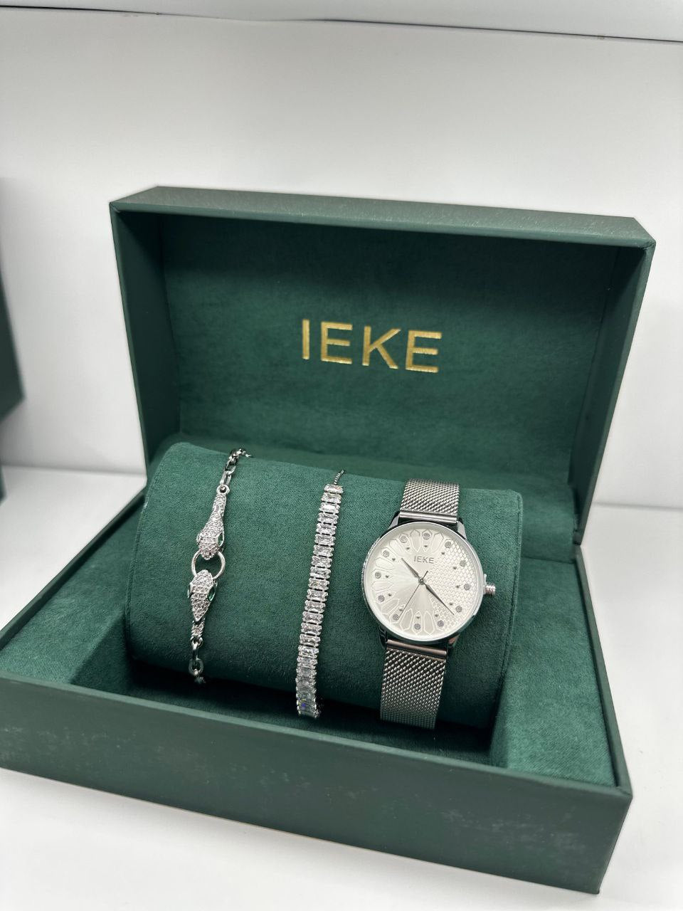 IEKE طقم
