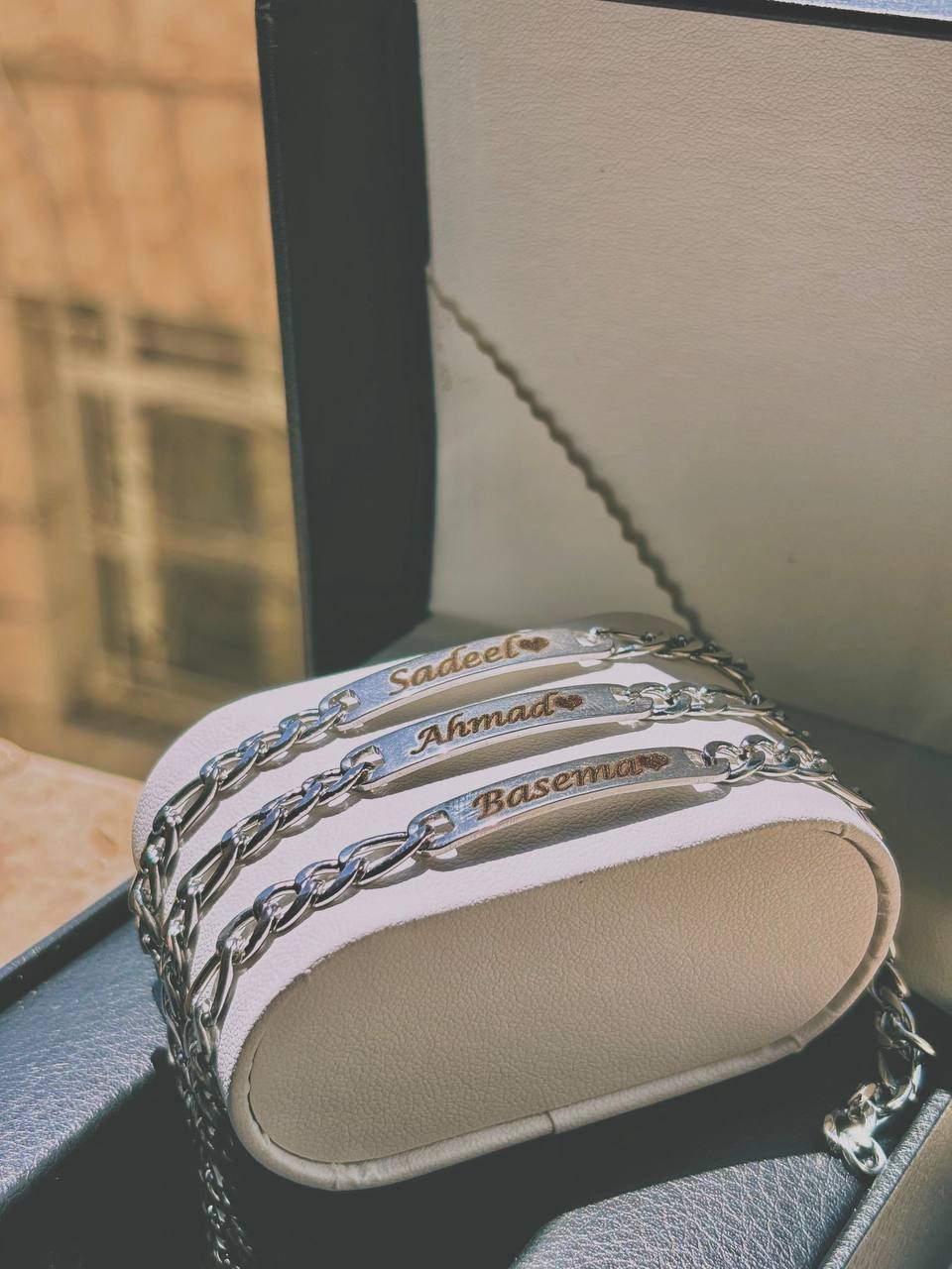 اساور شبابية