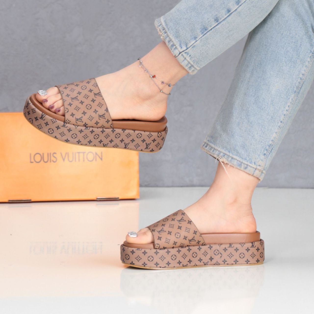 LOUIS VUITTON