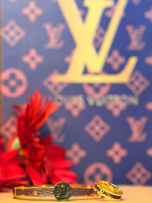 اسوارة وخاتم LV